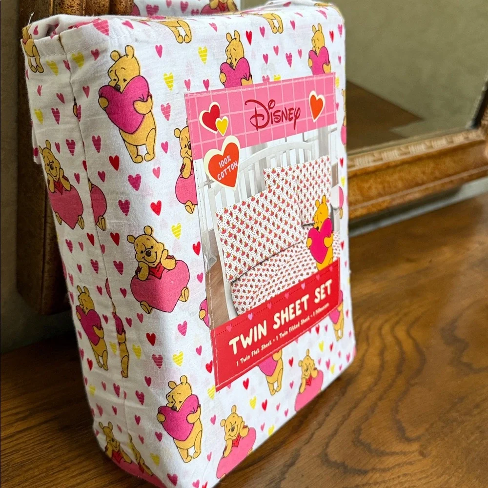 Disney Winnie the Pooh Heart Pattern Twin Sheet Set. 100% Cotton.